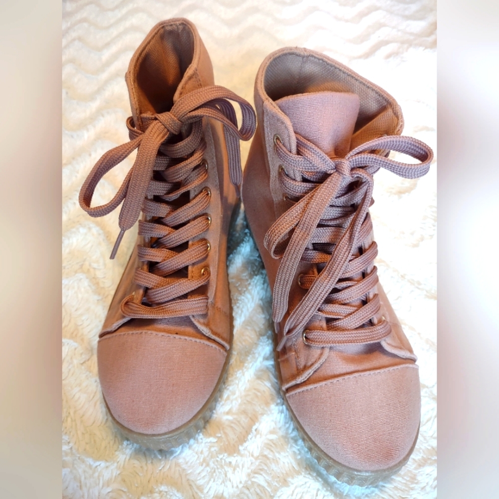 Qupid Size 6M Lace Up Ankle Sneakers. Pink/Mauve in color, Platform, Traction
